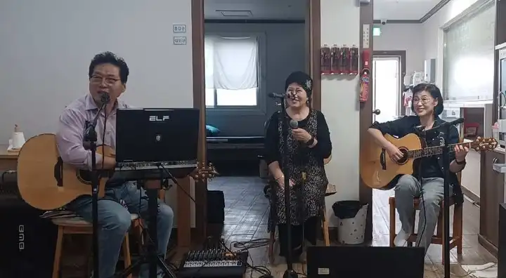 기타에 맞추어 노래 하기
