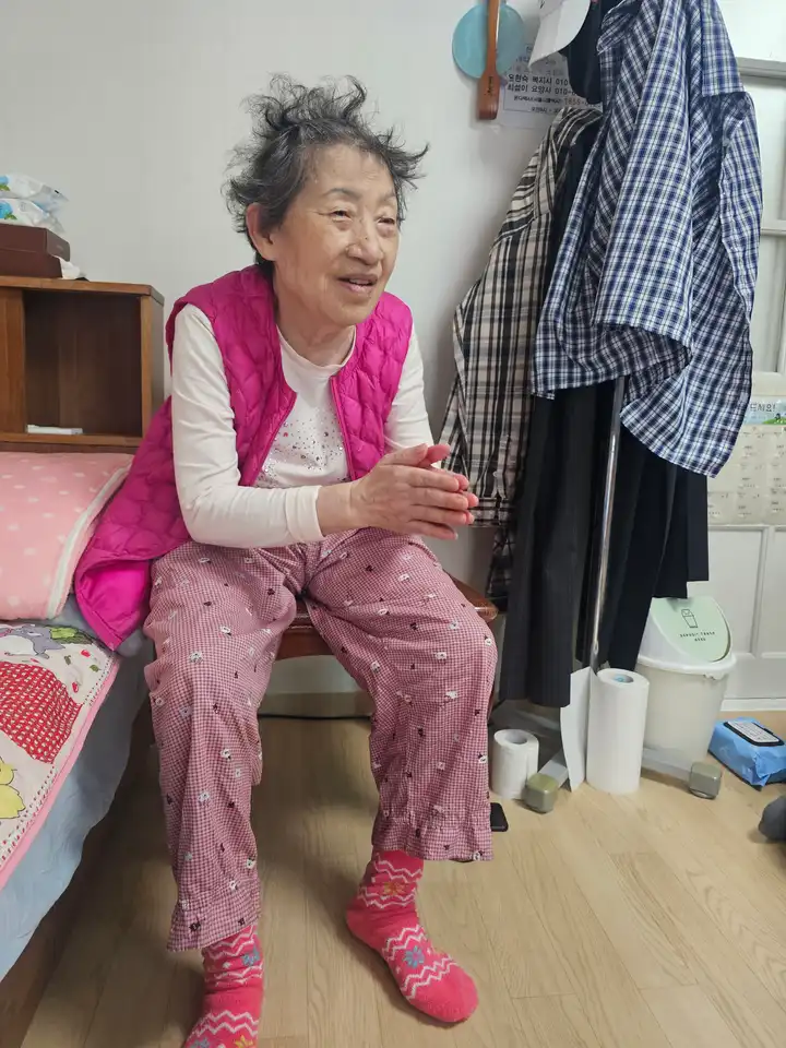 어르신과 함께 노래부르기