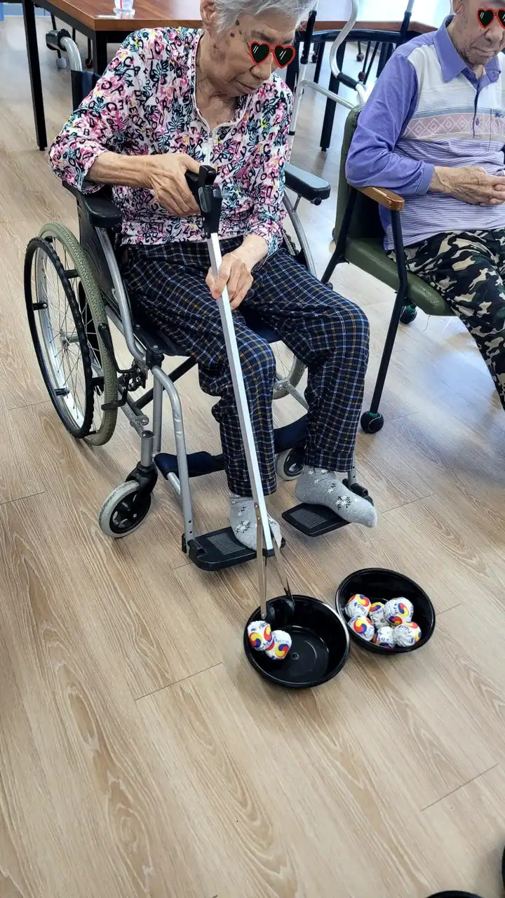 집게 콩주머니 옮기기