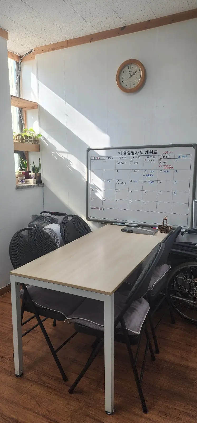 사무실 입구와 내부구조