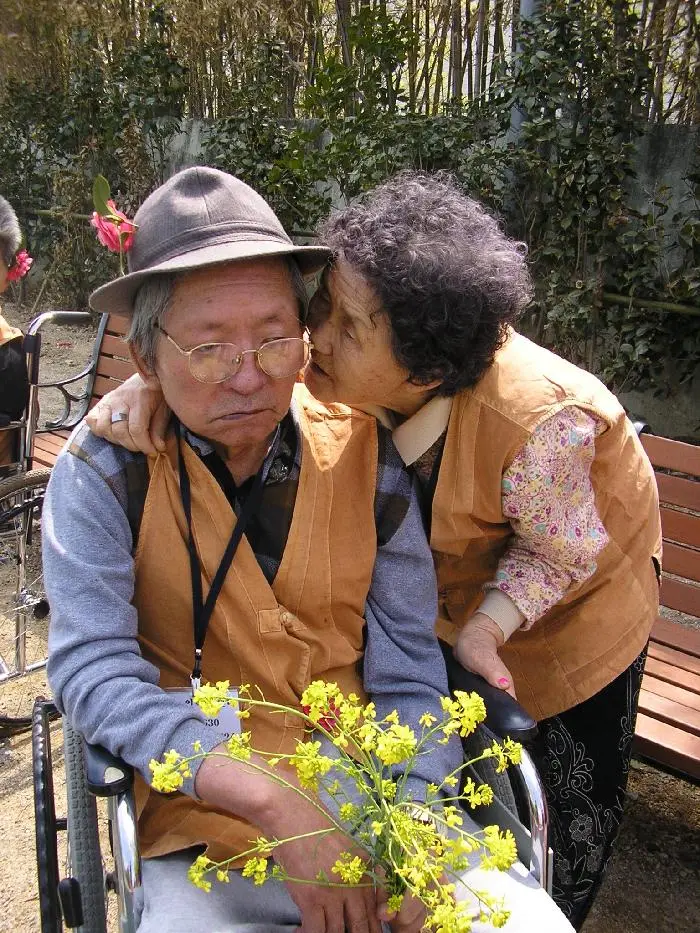 어느 부부의 산책