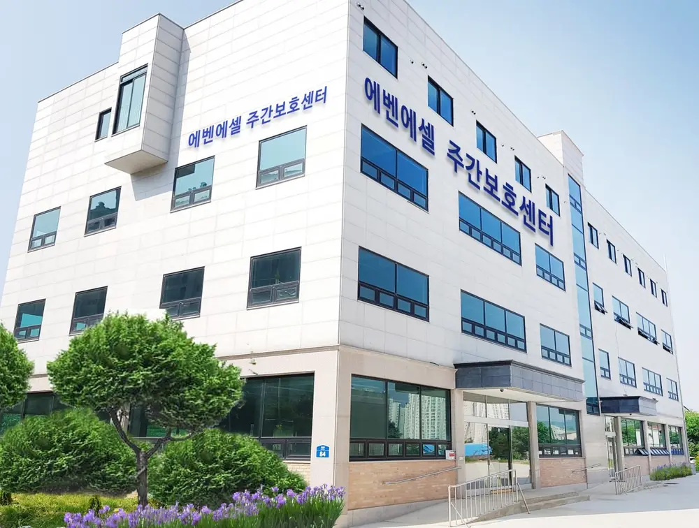 시설 건물 전경입니다