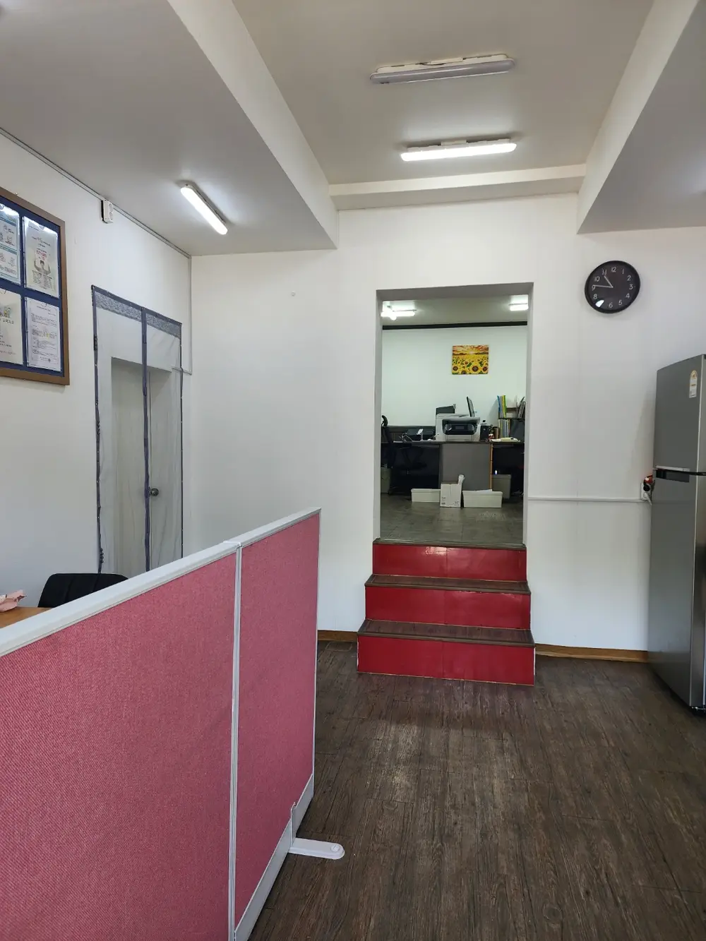 사무실 내부 전경