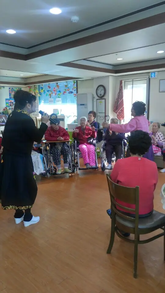 얼씨구 저얼씨구