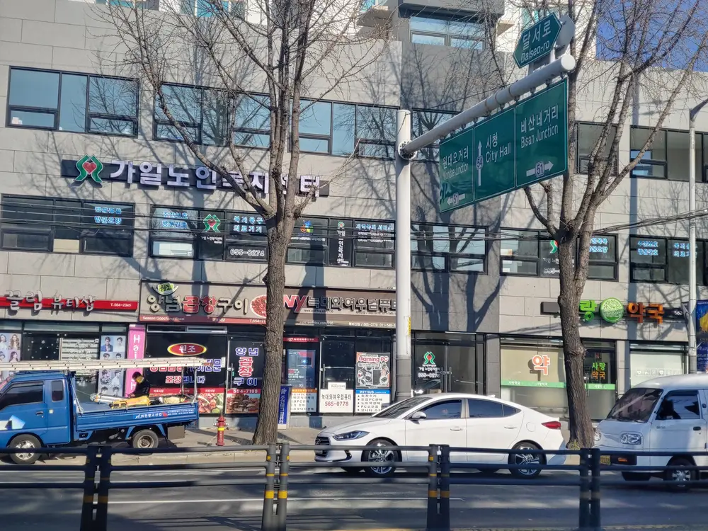 전체 사무실 전경입니다