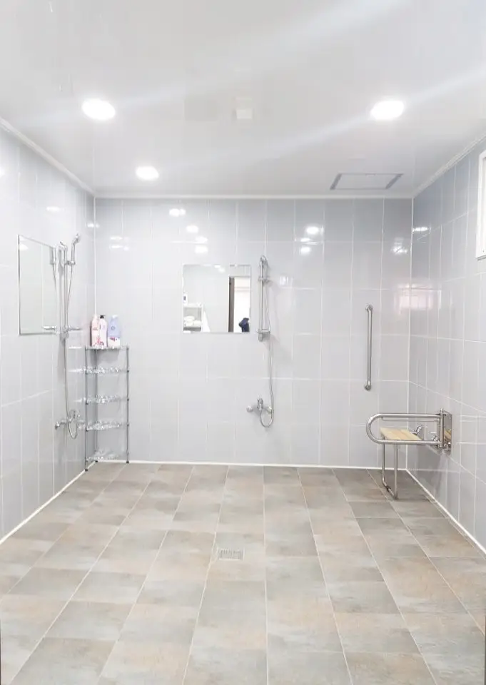 샤워실 전경