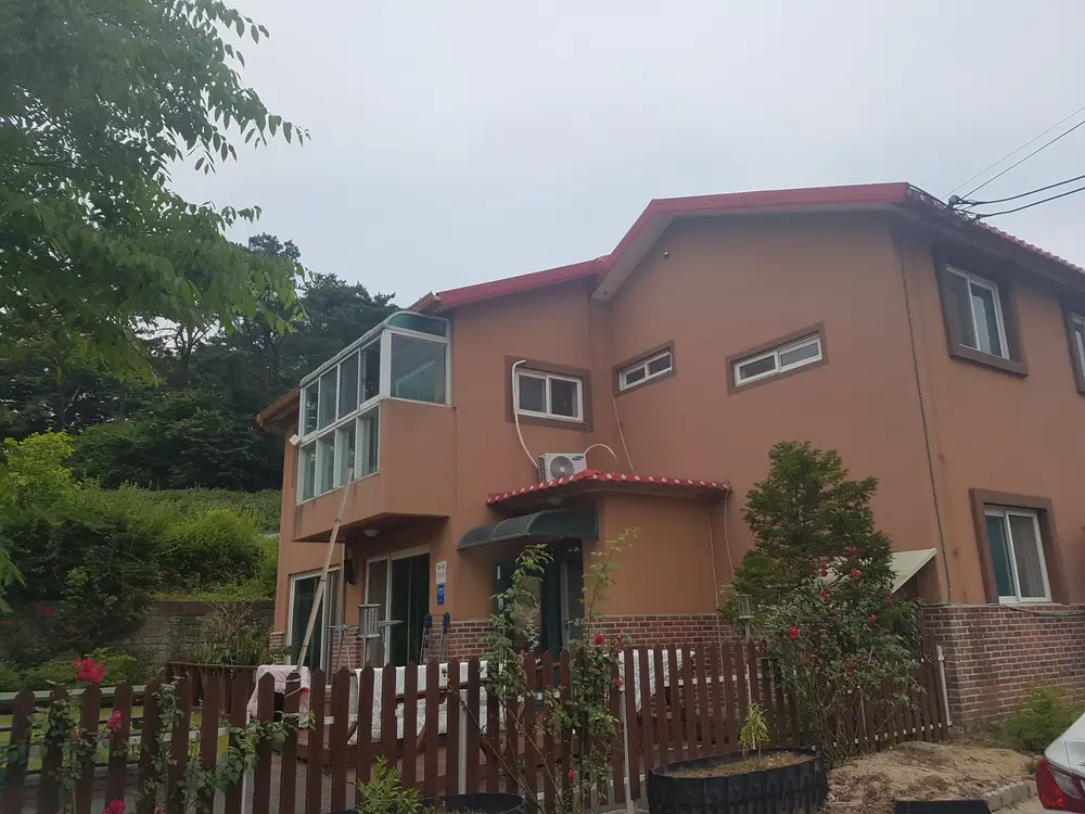 안나의 집 외부 전경입니다