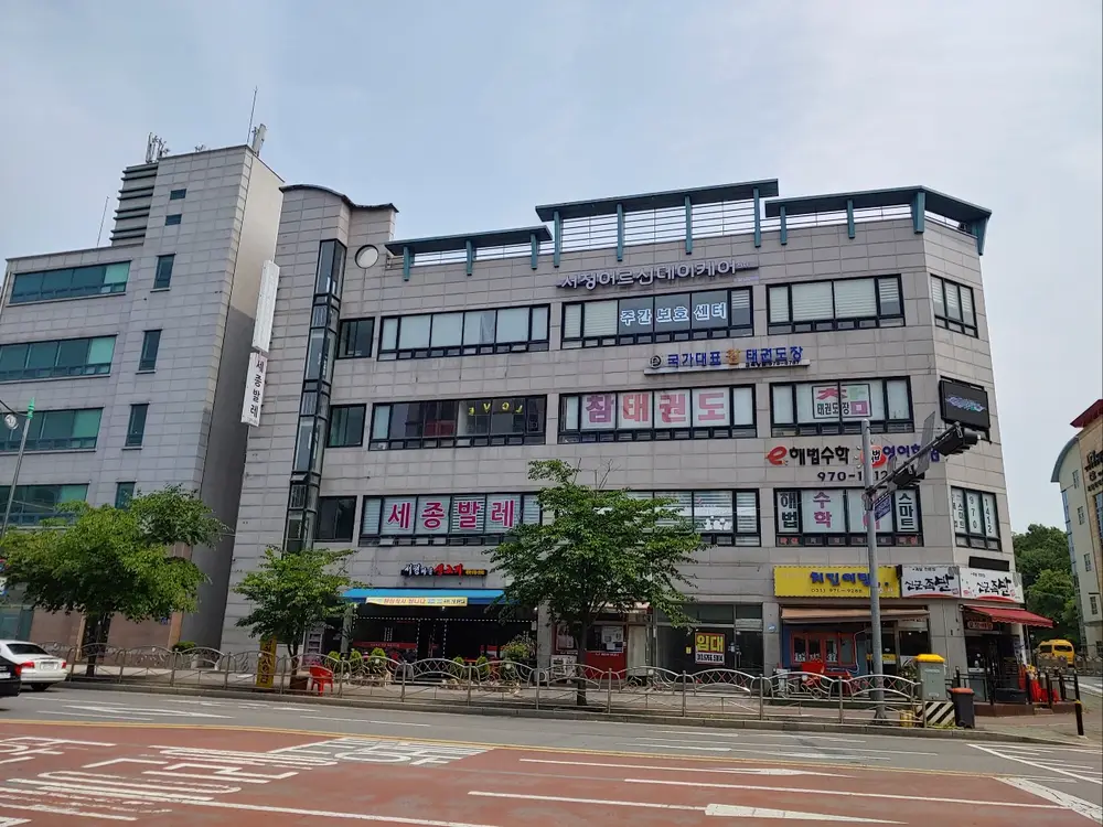 입구, 전경