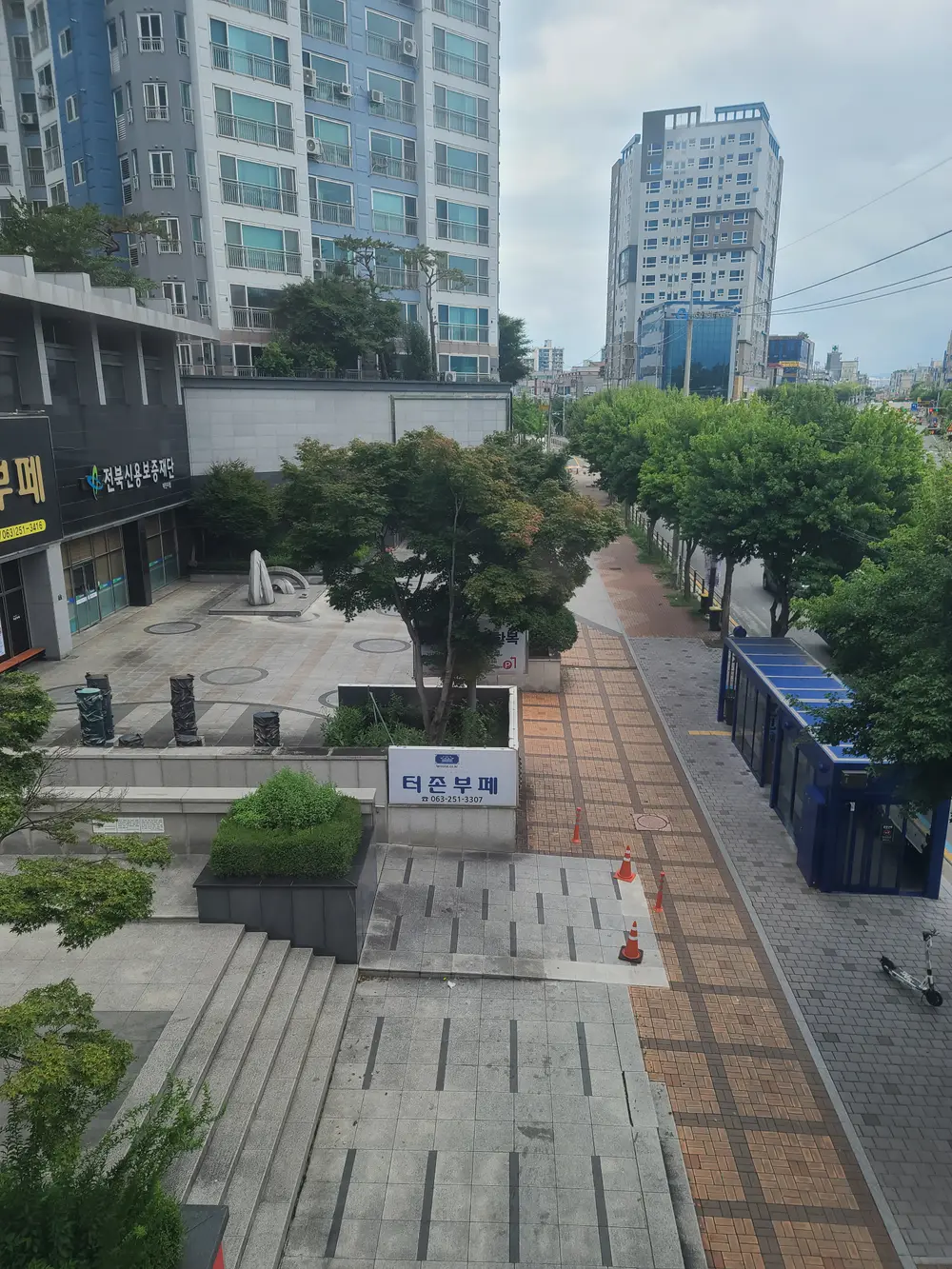 내부에서본외부전경