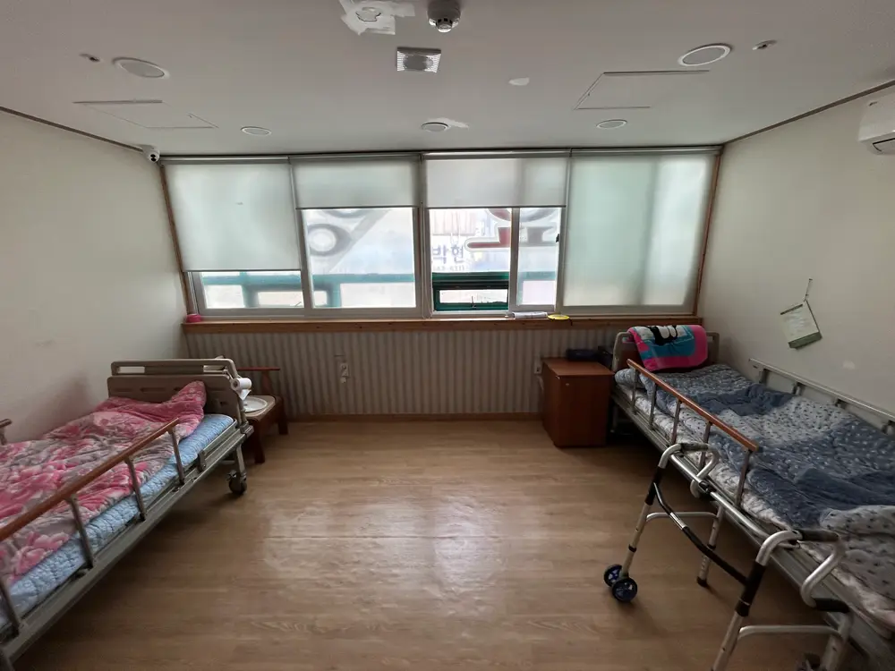 요양원시설사진 - 2인침대