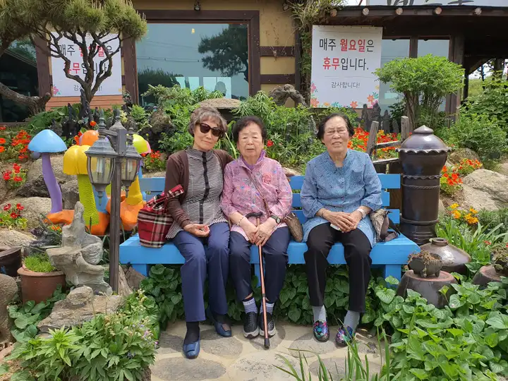 어르신과의 봄나들이