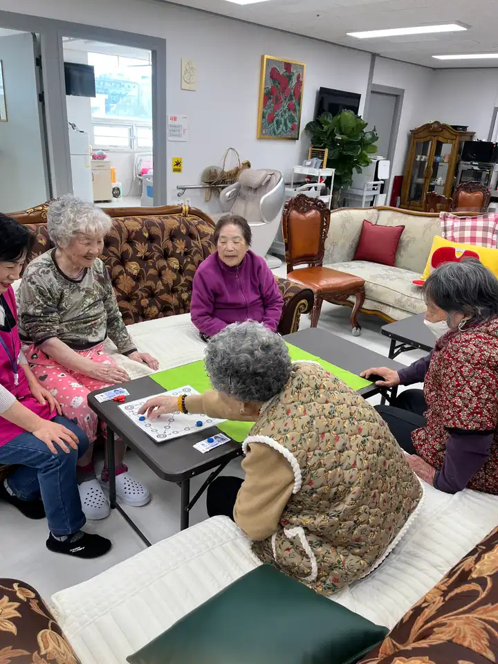 어르신들의 해맑은 웃음꽃