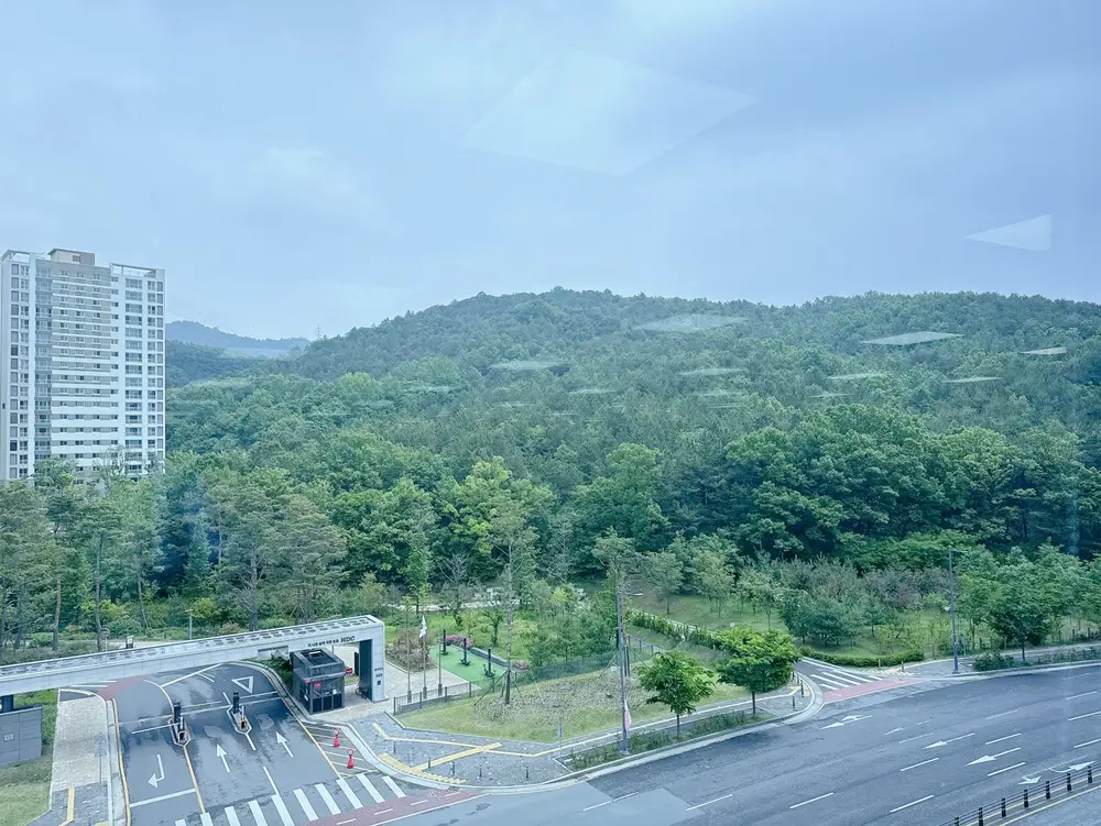 센터 밖 전경