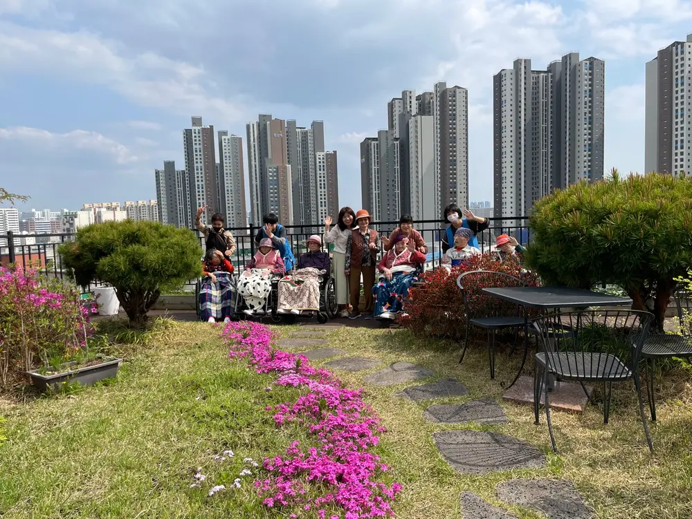 _옥상에서의 힐링 산책_