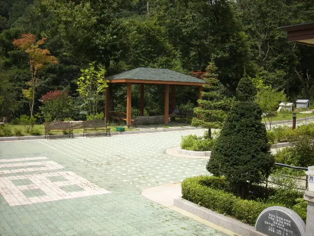 시설앞 정자
