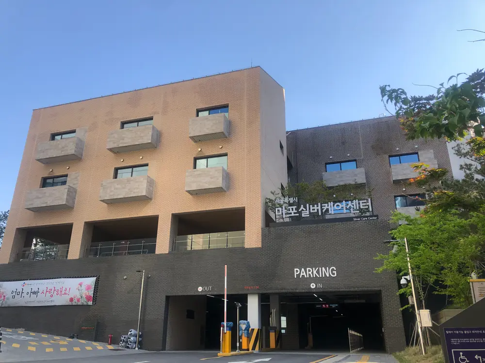 센터 외관2